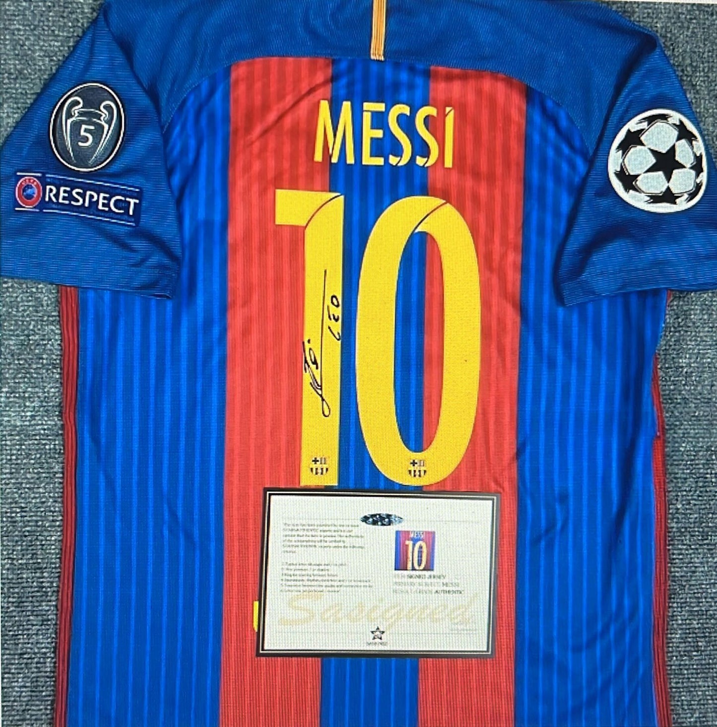 Camiseta de Messi firmada